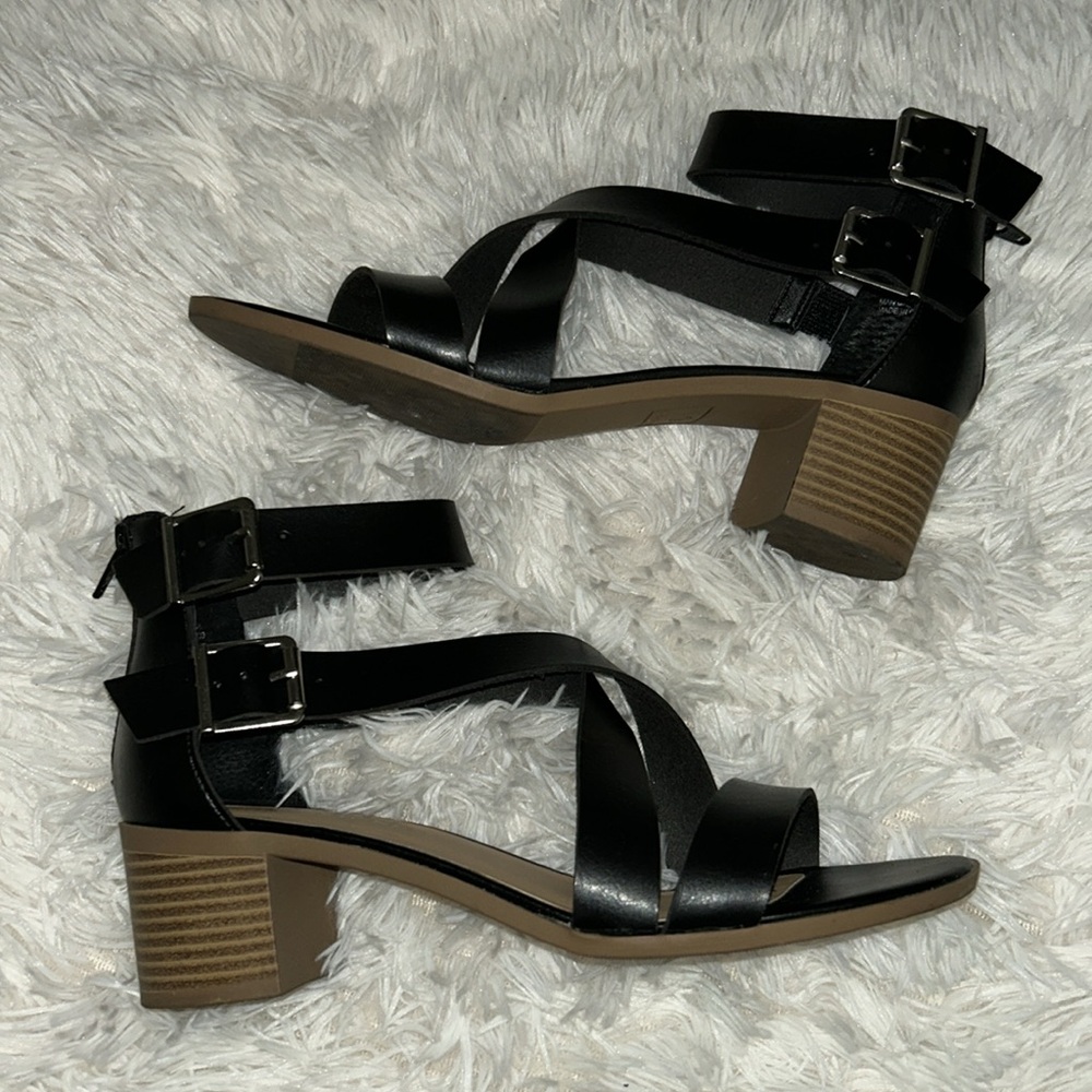 Black Wedge Sandals with Strappy Design and Adjustable Buckles